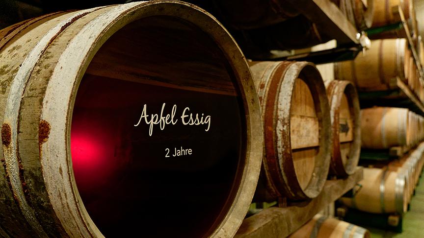 Silvia zu Besuch in der Essigmanufaktur Gölles.