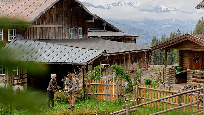 Silvia geht fischen auf der Oberhagmoos-Alm