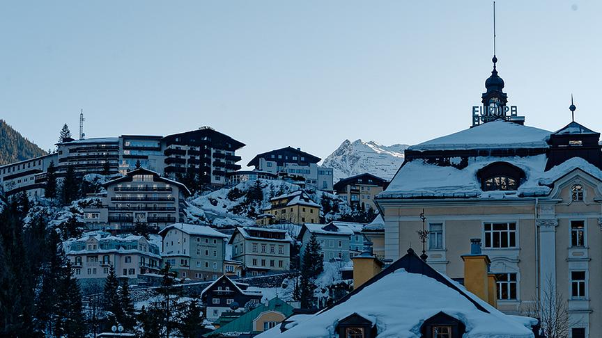 Die Zipline  "Flying Waters" führt mit ca. 300m Länge über den Gasteiner Wasserfall.