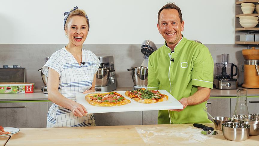 © Simeon Baker Silvia Schneider bei Bäckermeister Christian Ofner.