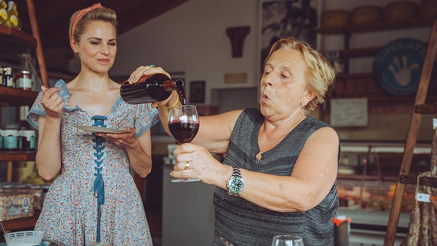 Silvia Schneider mit Afra Peveri.