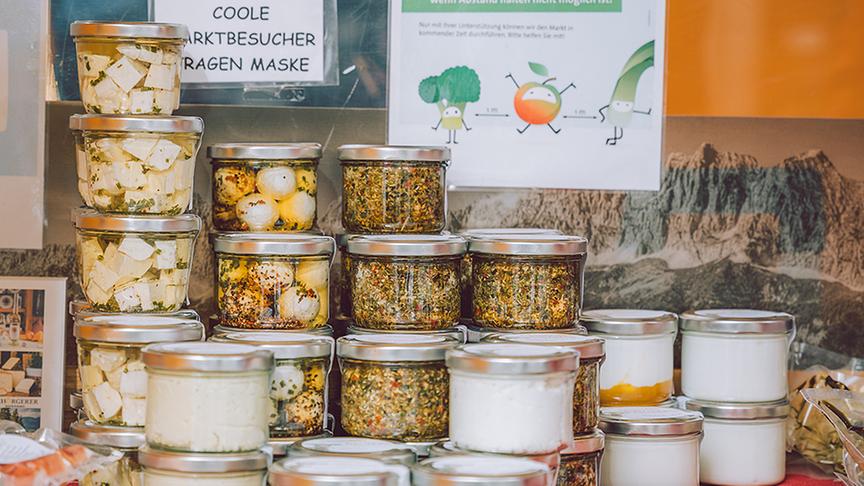 Der Wochenmarkt in St. Johann in Tirol.