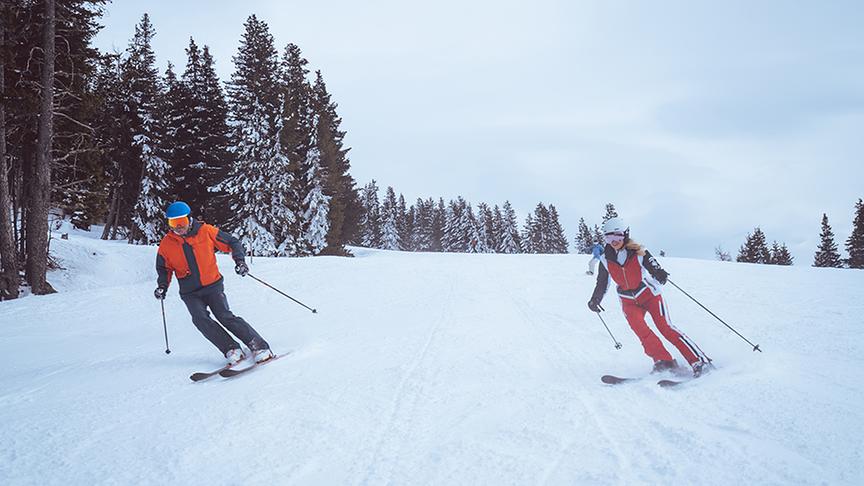 Silvia mit Adrian Egger beim Skifahren am Patscherkofel.