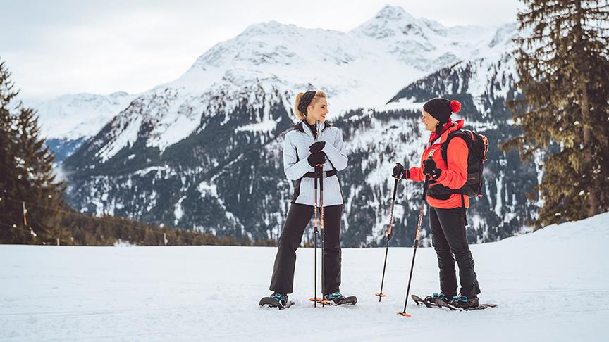 © Foto: Simeon Baker Schneewanderung mit Imelda Dönz.