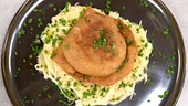 Gasteiner Fleischkrapfen mit Sauerkraut