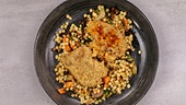Gebackene Austernpilze mit pannonisch-mediterranem Nudelsalat