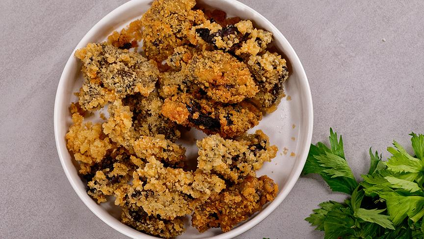 © Foto: ORF/ Silvia Schneider GmbH/ Juraj Melicher Gebackene Hühnerleber mit Gurken-Rahmsalat