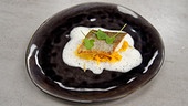 Gebratenes Forellenfilet mit geschmortem Orangen-Fenchel und Wermut-Fisch-Sauce