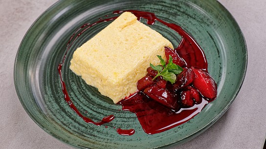 Grießflammerie mit Zwetschgenröster
