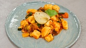 Hausgemachte Kartoffelgnocchi mit Ratatouille