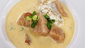 Helles Kalbsrahmgulasch