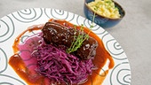 Hirsch-Roulade mit Rotkraut und Spätzle