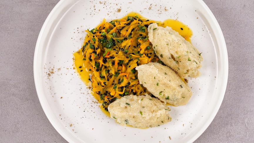 © Foto: ORF/ Silvia Schneider GmbH/ Juraj Melicher Hokkaido-Salat mit Kräutertopfennockerl