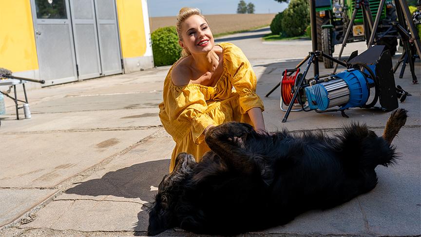 © ORF/ Silvia Schneider GmbH/ Dominik Grüner Silvia besucht Rosa Gumplmayr (Freilandeier Gumplmayr).