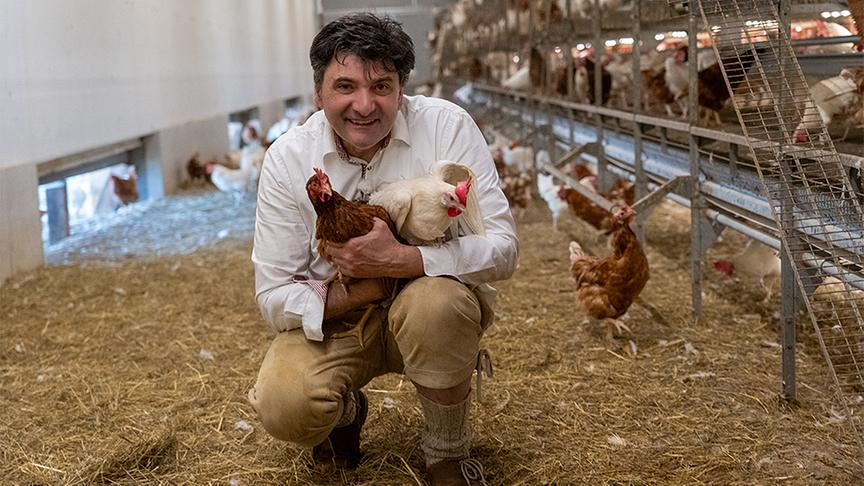 © ORF/ Silvia Schneider GmbH/ Dominik Grüner Silvia besucht Rosa Gumplmayr (Freilandeier Gumplmayr).