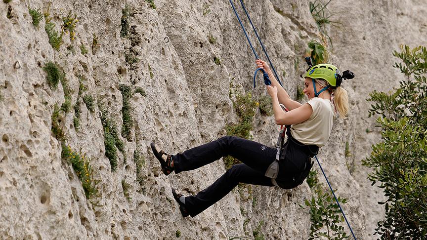 © ORF/ Silvia Schneider GmbH/ Juraj Melicher Silvia beim Klettern auf Malta.