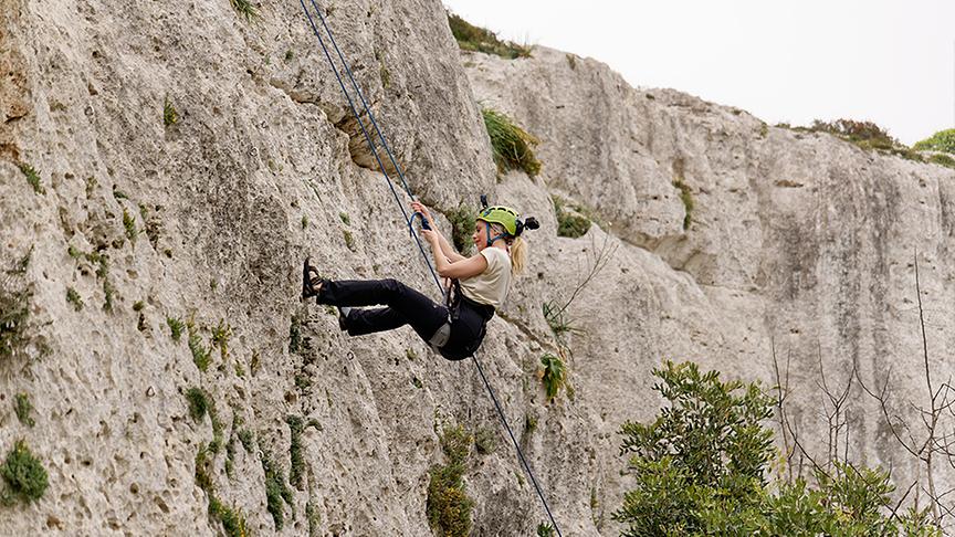 © ORF/ Silvia Schneider GmbH/ Juraj Melicher Silvia beim Klettern auf Malta.