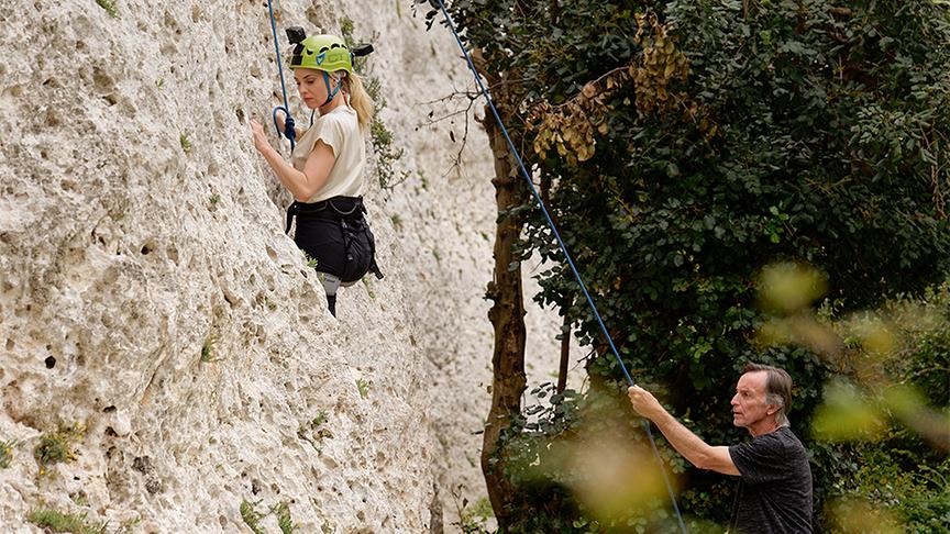 © ORF/ Silvia Schneider GmbH/ Juraj Melicher Silvia beim Klettern auf Malta.