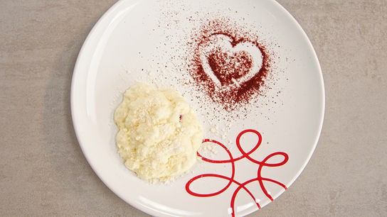© Foto: Christian Vogel Weiße Schokolade, Rhabarber, Rote Rone und Walnuss