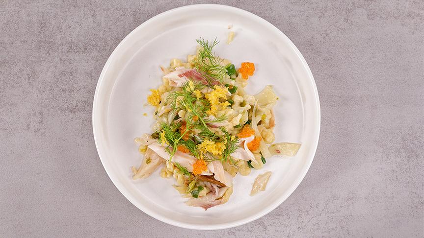 Nockerl mit Räucherforelle, Fenchel & eingelegten Eierschwammerln