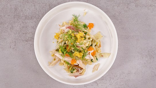 © ORF/ Silvia Schneider GmbH/ Juraj Melicher Nockerl mit Räucherforelle, Fenchel & eingelegten Eierschwammerln