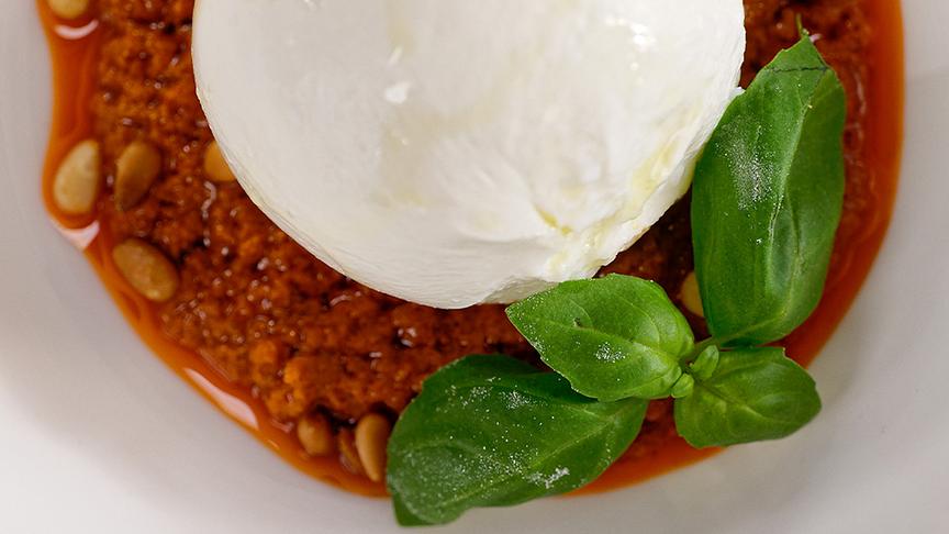 Pesto Rosso mit Burrata