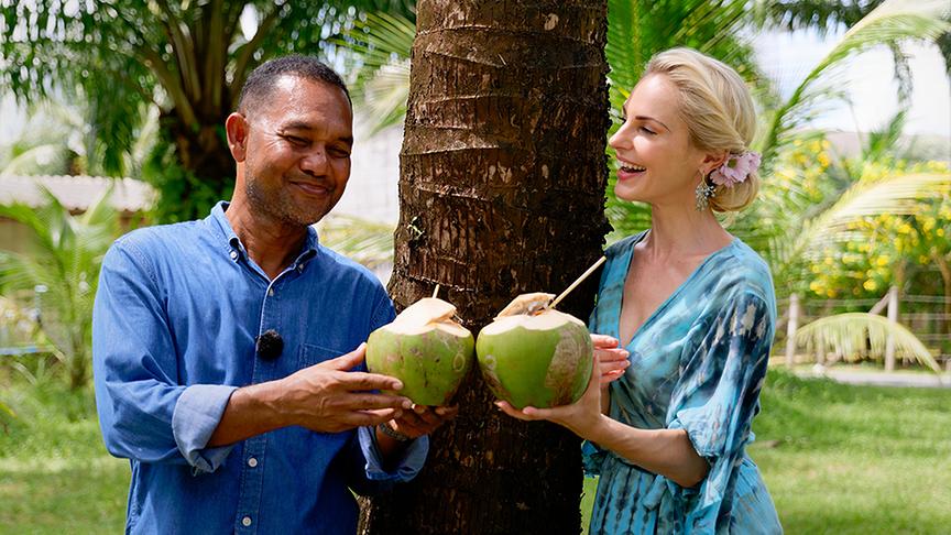 © ORF/ Silvia Schneider GmbH Silvia besucht die Bang Rong Community und ihre Ananasfarm.