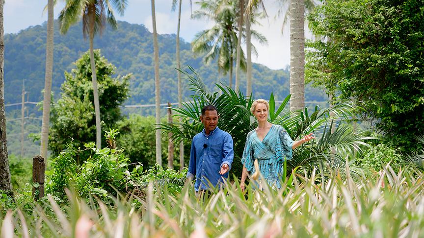 © ORF/ Silvia Schneider GmbH Silvia besucht die Bang Rong Community und ihre Ananasfarm.
