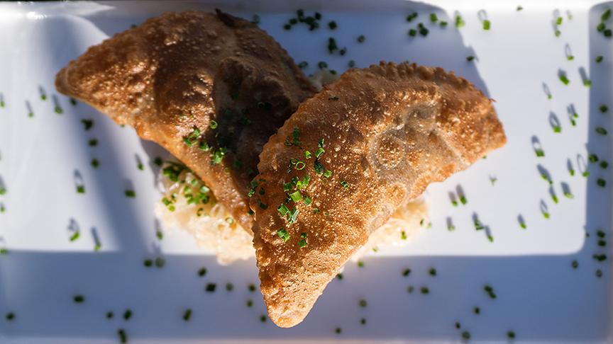 Pinzgauer Bladl - Bauernkrapfen mit Fleischfülle und Sauerkraut