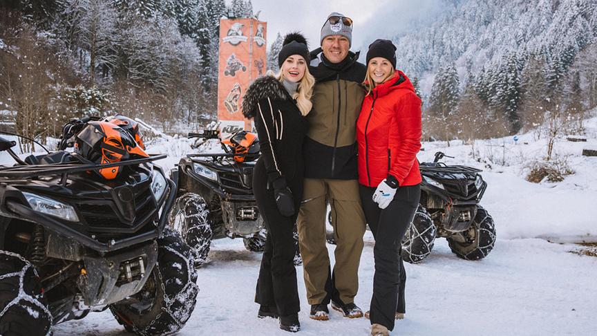 Silvia beim Quadfahren im Schnee.