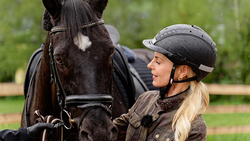 Silvia nimmt Reitstunden auf Gut Weissenhof