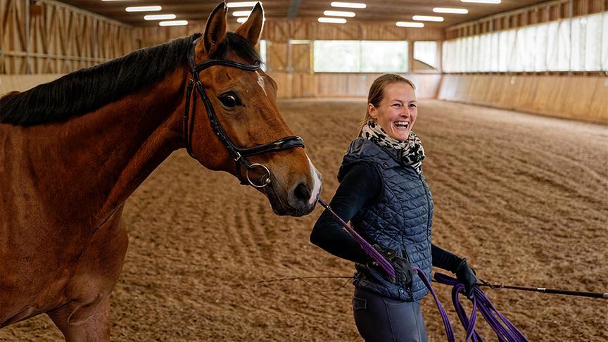 Silva nimmt Reitstunden auf Gut Weissenhof