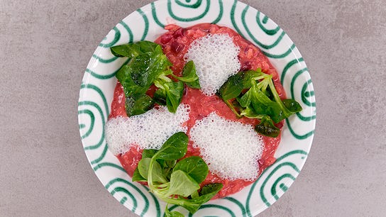 Rote Bete Risotto mit Buttermilchschaum und Feldsalat