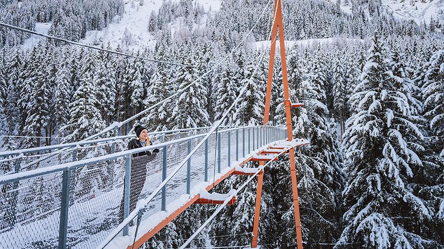 Silvia auf der "Golden Gate Brücke der Alpen". Die Brücke bietet