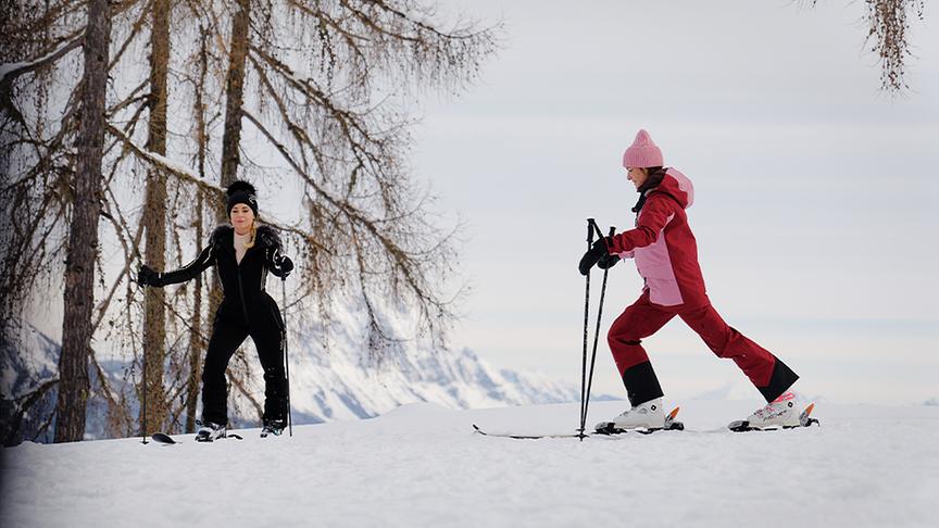 Silvia beim Ski-Yoga mit Karin Seebacher