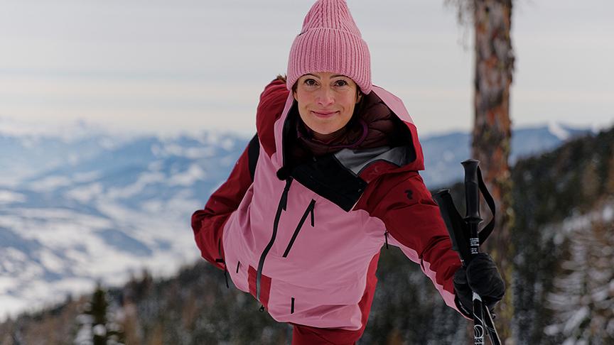 Silvia beim Ski-Yoga mit Karin Seebacher