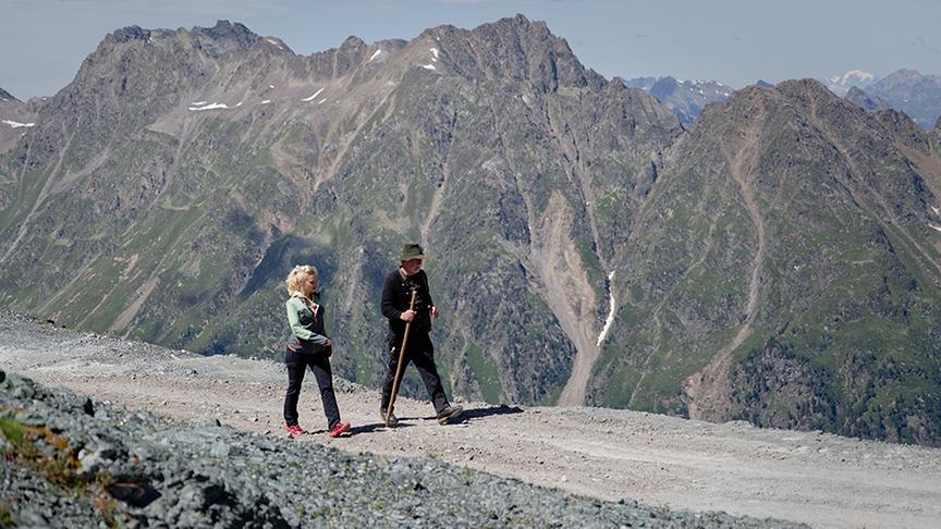 Gottlieb Jehle und Silvia Schneider unterwegs auf der alten Schmugglerroute Schweiz - Tirol