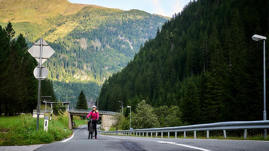 Am Ende des Gasteinertals kann man mit der Tauernschleuse direkt auf die Südseite des Alpenhautpkamms fahren.