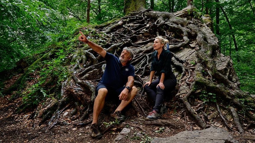 Silvia erkundet mit Siegfried Lasser die Garnitzenklamm.