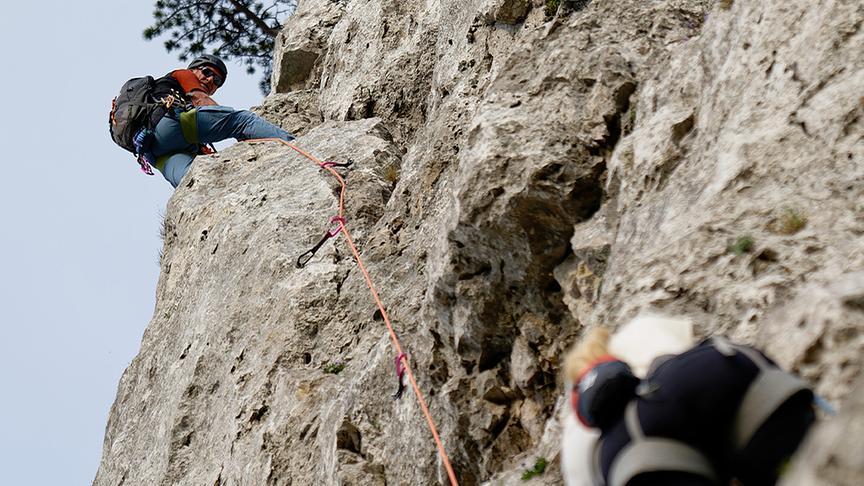 Silvia klettert am Peilstein
