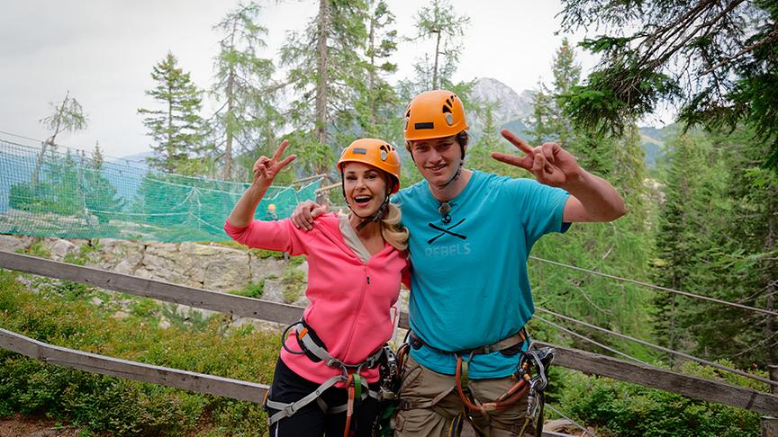 Silvia mit Matthias Sölle im Kletterpark auf der Tressdorfer Alm.