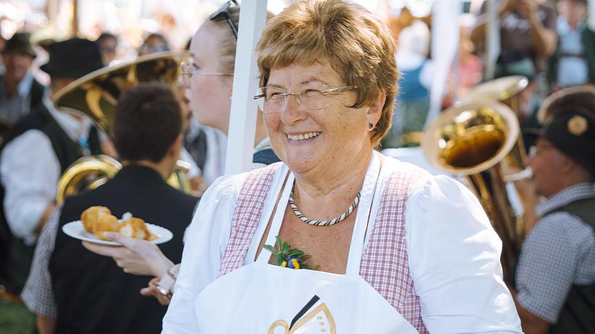 Brigitte Mittendorfer - Obfrau der Goldhauben