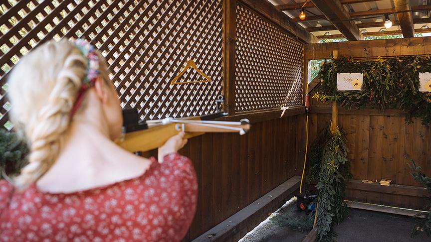 Silvia Schneider beim Schießen 