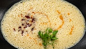 Geschäumte Maiscremesuppe mit Chorizo 