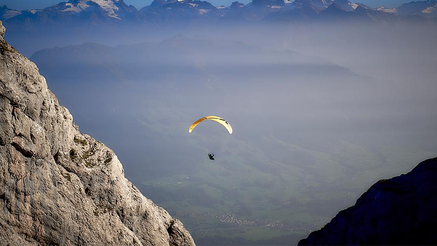 Paraglider - Sonnenaufgang am Pilatus Berg