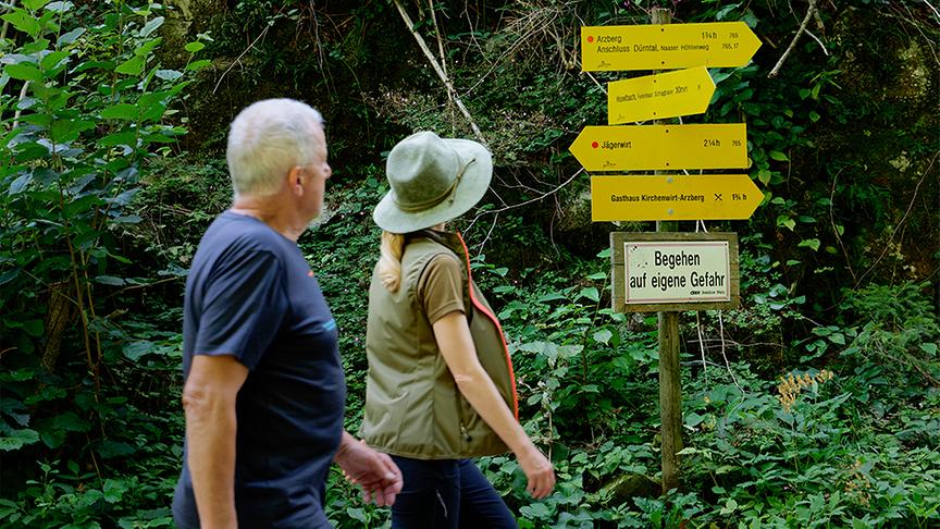 Franz Schlögl führt Silvia durch die Raabklamm