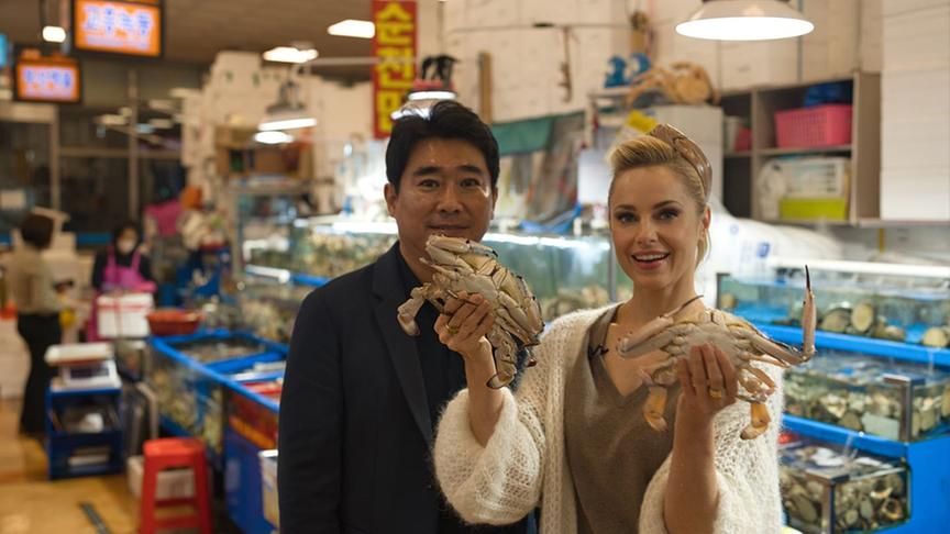 Julian Kim und Silvia Schneider am Noryangjin Fischmarkt