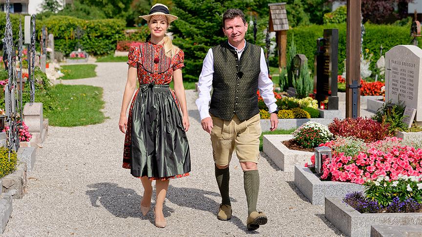 Silvia wird von Urgestein Frowin Fajtak durch Strobl begleitet.