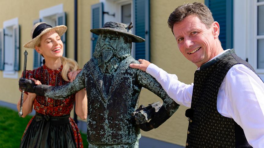 Silvia wird von Urgestein Frowin Fajtak durch Strobl begleitet.