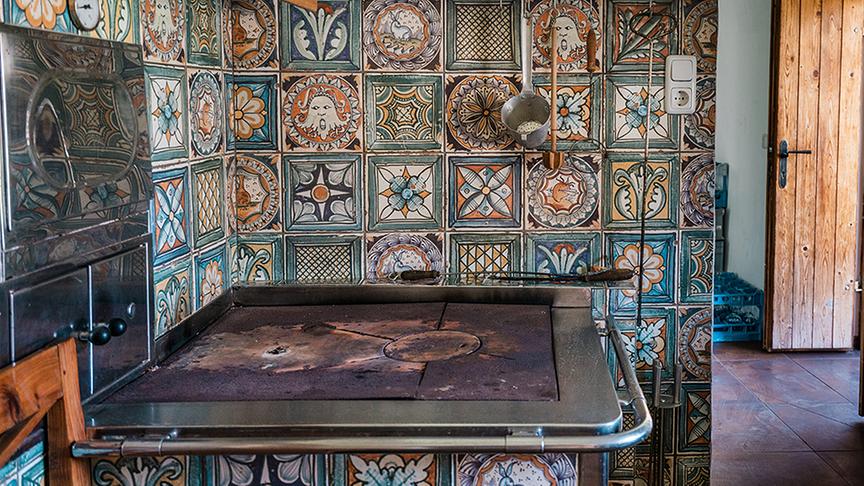 Silvia zu Besuch am Hof von Karin und Robert Maleninsky, die Most und Obstperlwein produzieren.